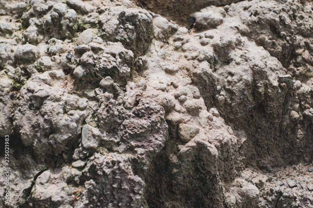 Large stones that overlap for a long time Large stones that overlap for a long time