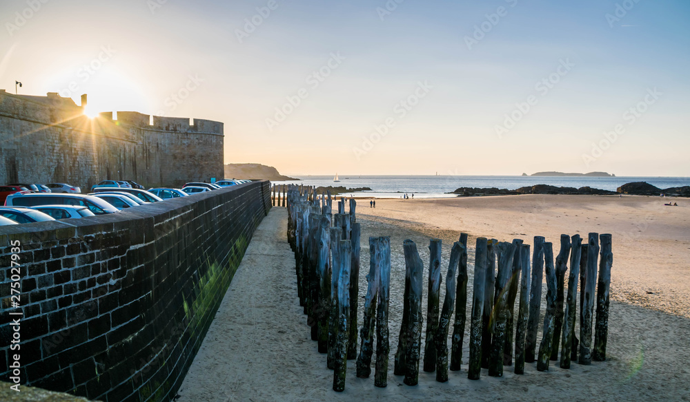 Obraz premium Coucher de soleil sur Saint-Malo.