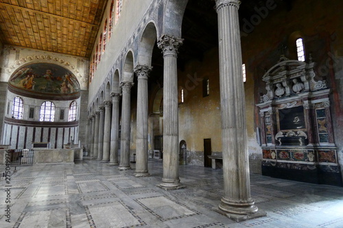 basilica di santa sabina all aventino roma italia.