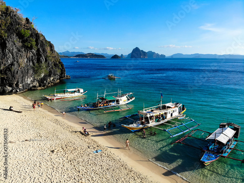Schilderij op canvas Phillipines: Tour visiting El Nildo island