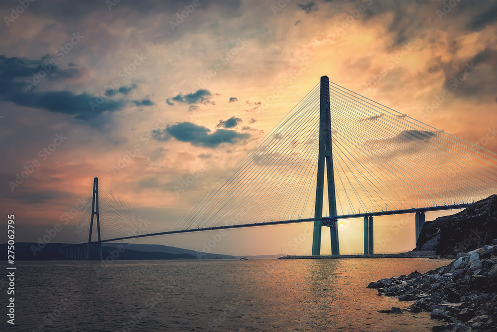 Obraz premium Russian bridge in Vladivostok at sunset