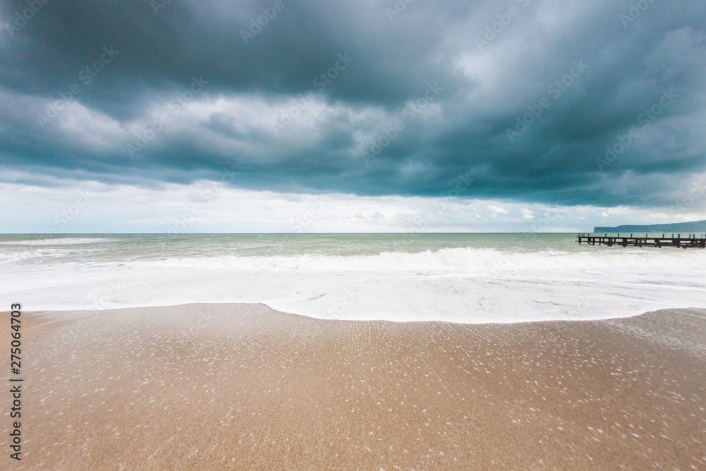 Obraz premium Sea on a cloudy day.