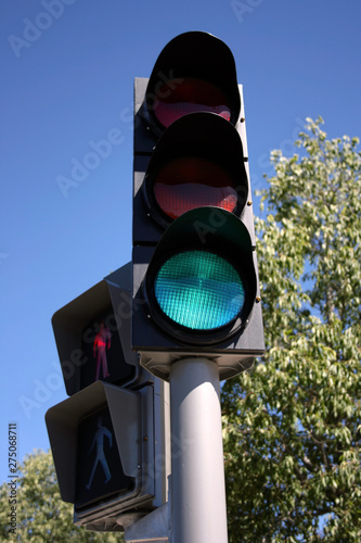 Green traffic light for the cars