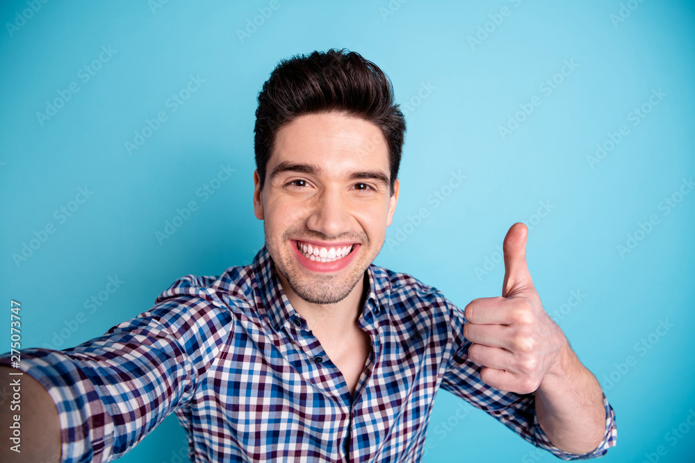 Close-up photo portrait of cheerful handsome glad careless optimistic nice with toothy beaming smile tourist having fun joy funky mood millenial generation y give finger up isolated pastel background Close-up photo portrait of cheerful handsome glad careless optimistic nice with toothy beaming smile tourist having fun joy funky mood millenial generation y give finger up isolated pastel background
