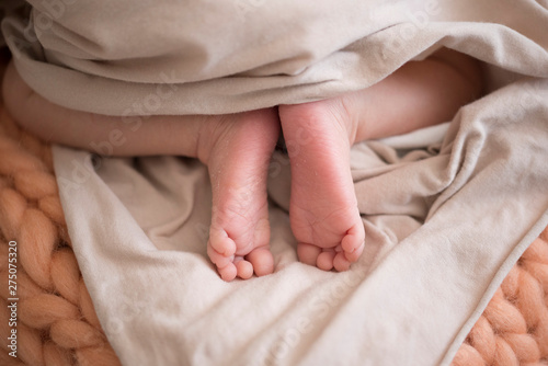 Baby feet in newborn photography 
