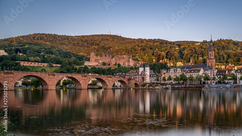 Fotografi Heidelberg castle ruins, karl theodor bridge (old bridge) and neckar river, germ