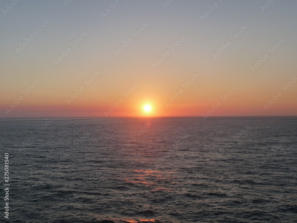 Fototapeta premium Afrika, Sonnenuntergang über dem Meer