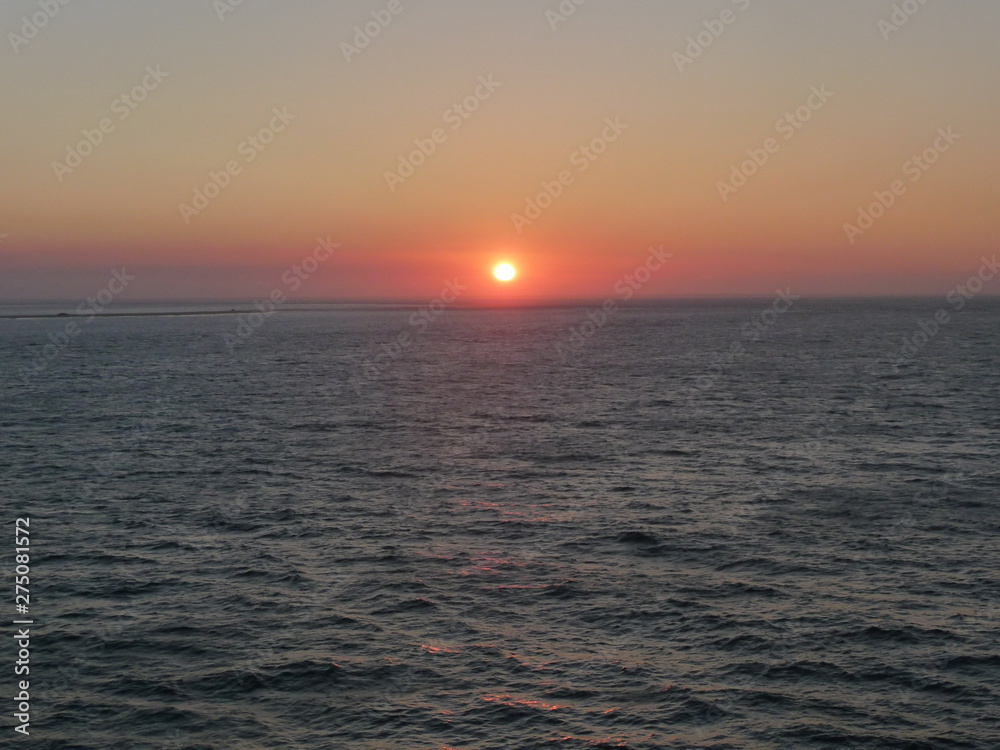 Fototapeta premium Afrika, Sonnenuntergang über dem Meer