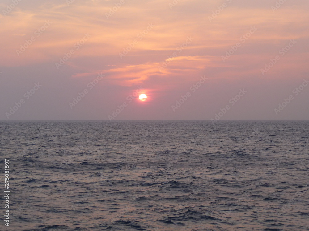 Fototapeta premium Afrika, Sonnenuntergang über dem Meer