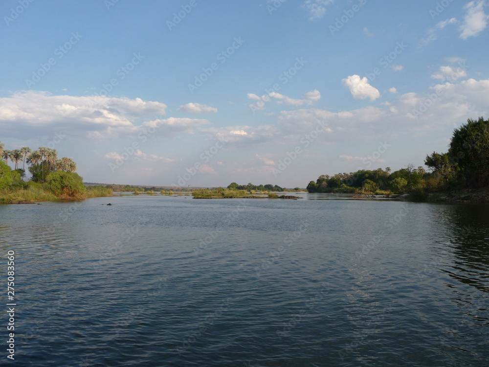 Afrika, weite Landschaft, Steppe, Flussbett 