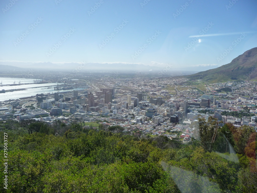 Obraz premium Afrika weites Land mit Berge, Grün und Himmel