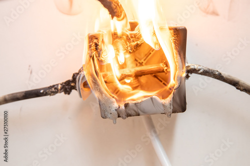 Electrical short circuit. Cable wiring is on fire  splitter is self-igniting