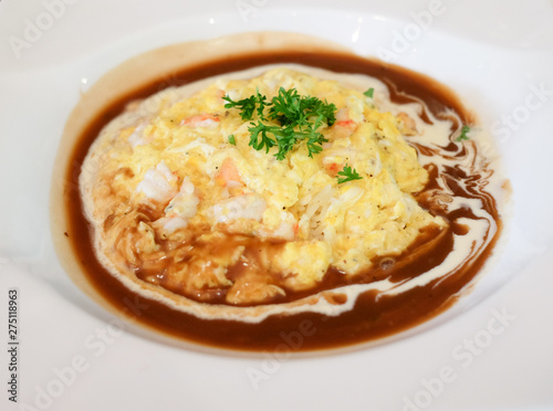 Egg-wrapped shrimp menu with sauce