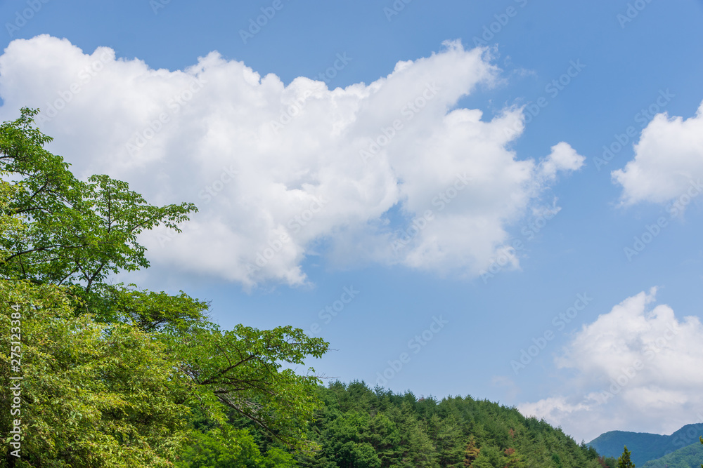 山と青空