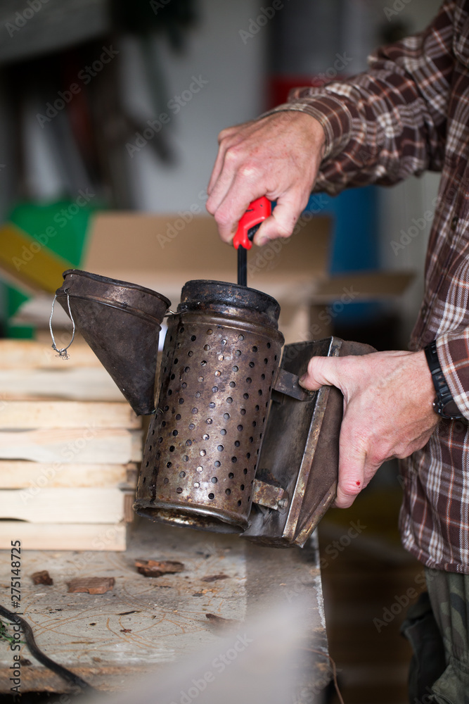 fumigation of bees - a device for making smoke used in beekeeping during honey extraction