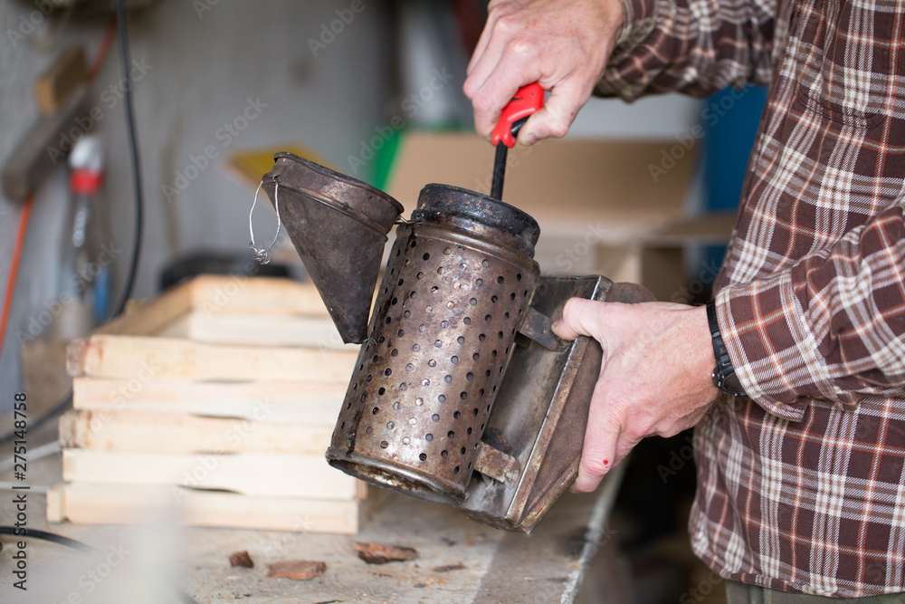 fumigation of bees - a device for making smoke used in beekeeping during honey extraction