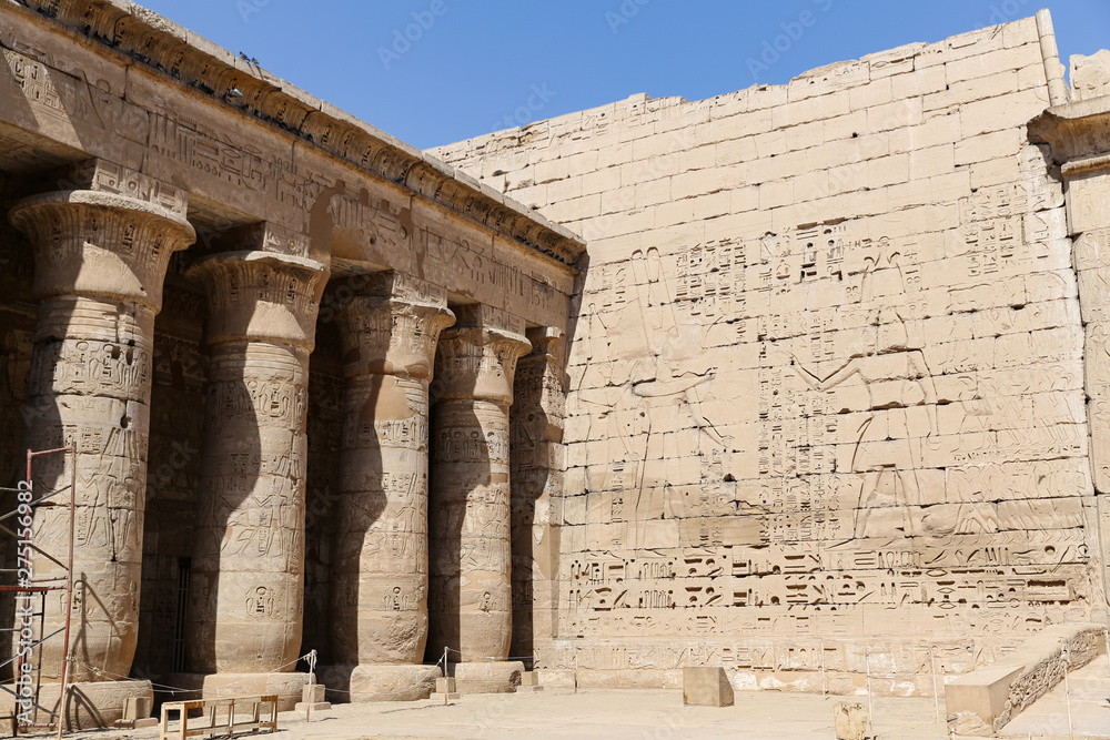 Obraz premium Medinet Habu Temple in Luxor, Egypt