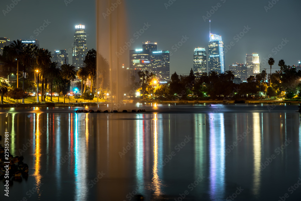 Fototapeta premium los angeles reflection in pond at night
