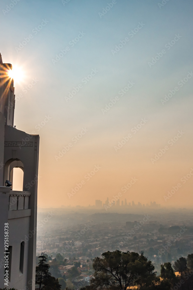 Fototapeta premium Famous Griffith observatory in Los Angeles california