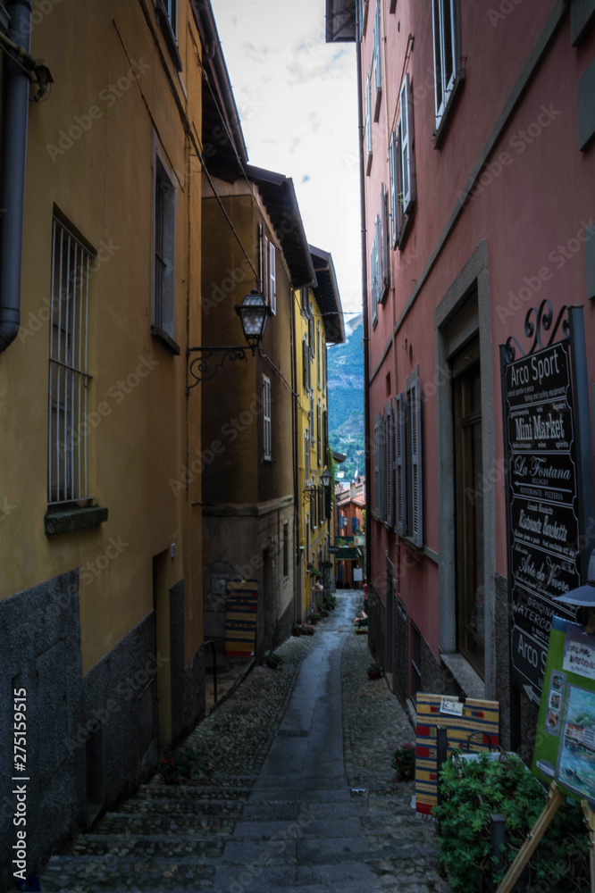 Fototapeta premium narrow street