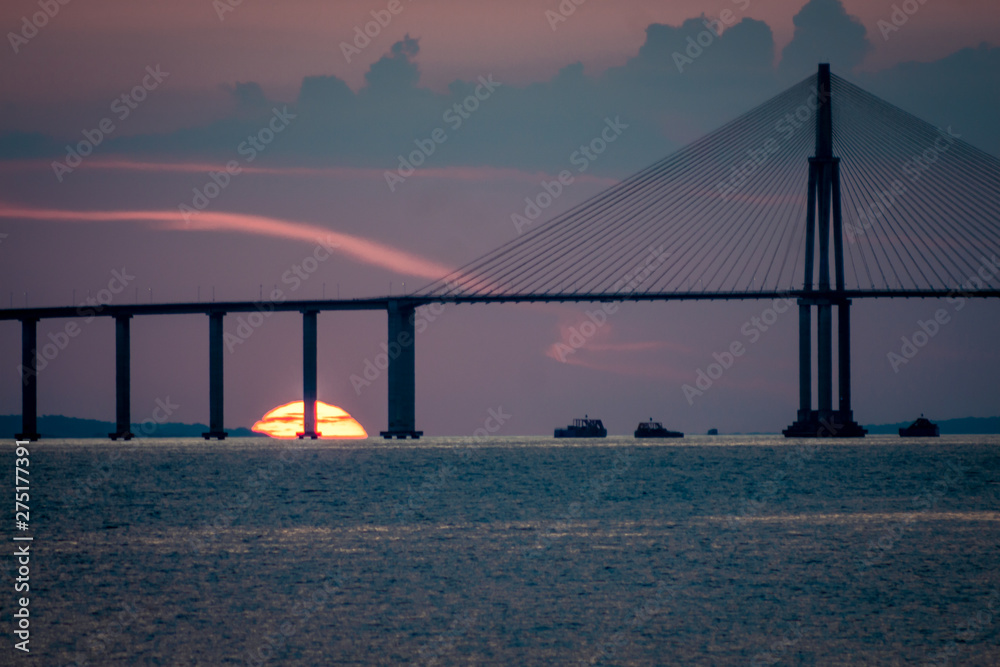 Obraz premium golden gate bridge at sunset