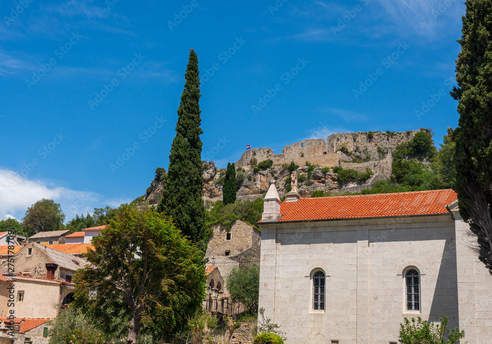 Fototapeta premium Ruins of old Venetian fort above the coastal town of Novigrad in Croatia
