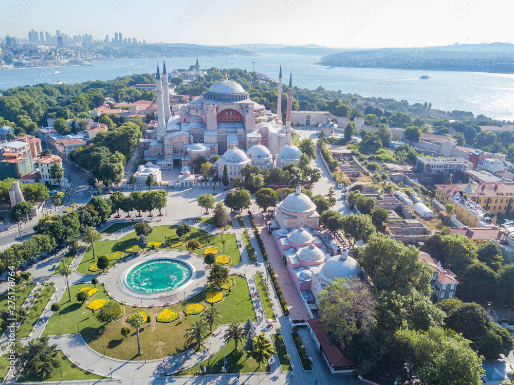 Fototapeta premium Hagia Sophia in Istanbul, aerial view