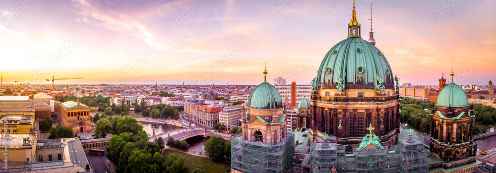 Fototapeta Dom berlińczyków po zachodzie słońca, Berlin