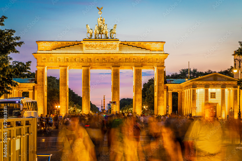Brandenburg gate after the sunset in summer, Berlin - obrazy, fototapety, plakaty 