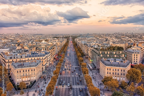 Stampa su tela Champs-Elysees avenue in Paris at sunset