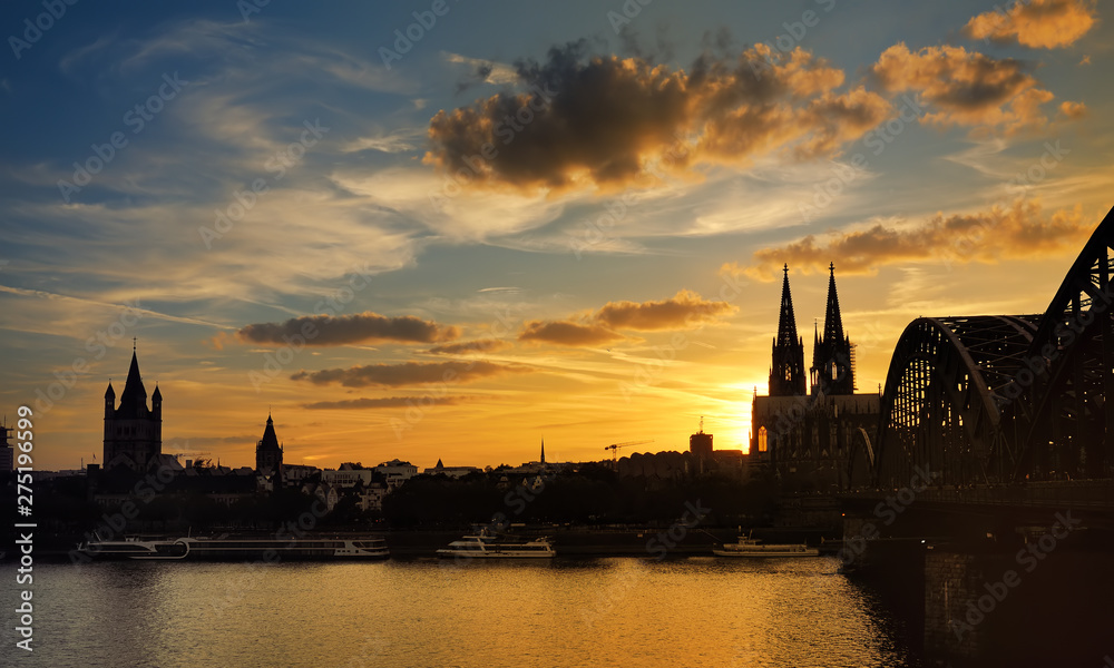 Fototapeta premium Amazing sunset view on Cologne Cathedral and Hohenzollern Bridge in Koel, Germany