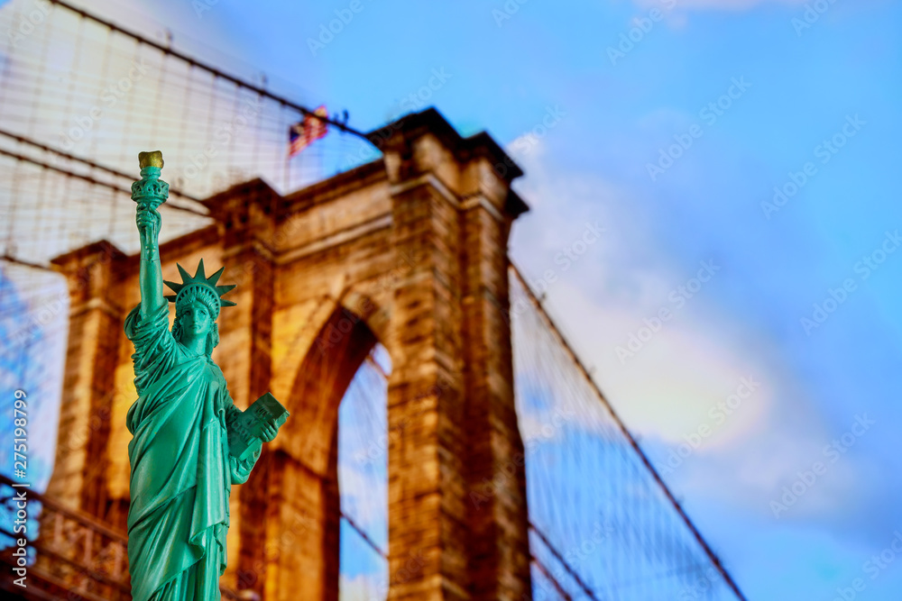 Fototapeta premium Brooklyn Bridge, tribute in light and The Statue of Liberty at Night Lights, New York City