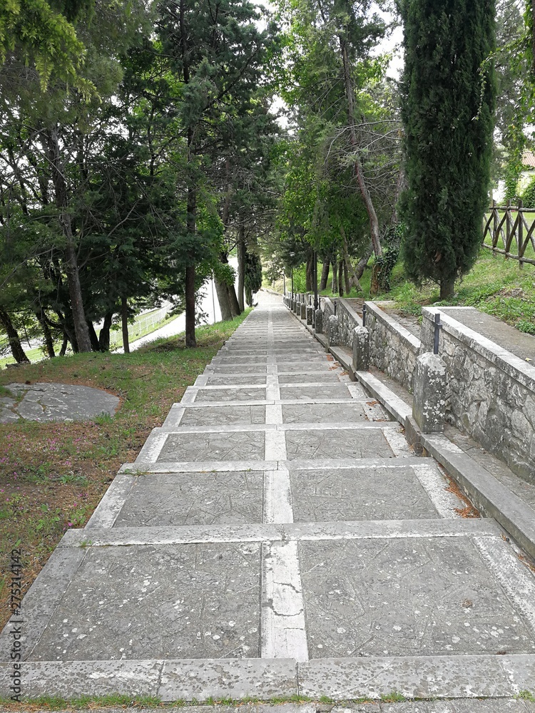 Campolattaro - Scala di accesso alla chiesa del cimitero Campolattaro - Scala di accesso alla chiesa del cimitero