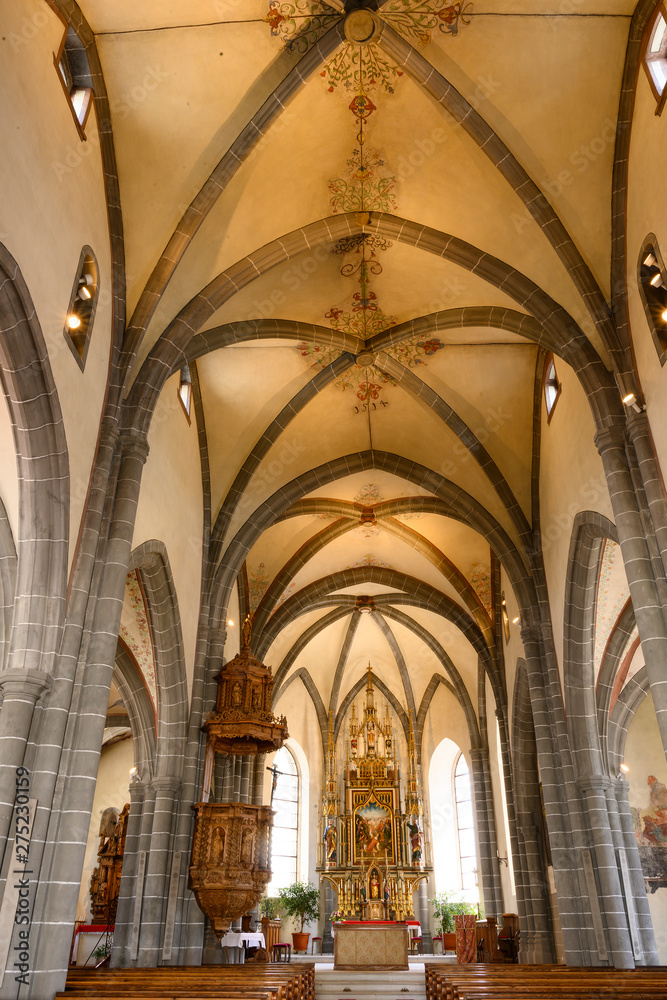 Innenraum der Kirche von Leuk-Stadt, Wallis, Schweiz
