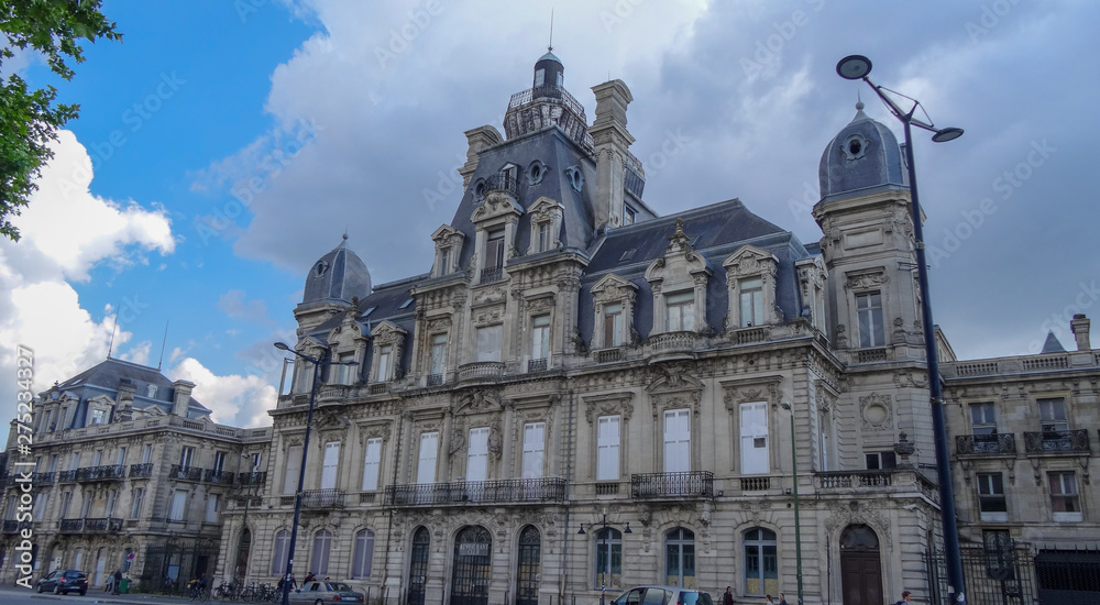 Naklejka premium Bordeaux - beautiful city in France, New Aquitaine