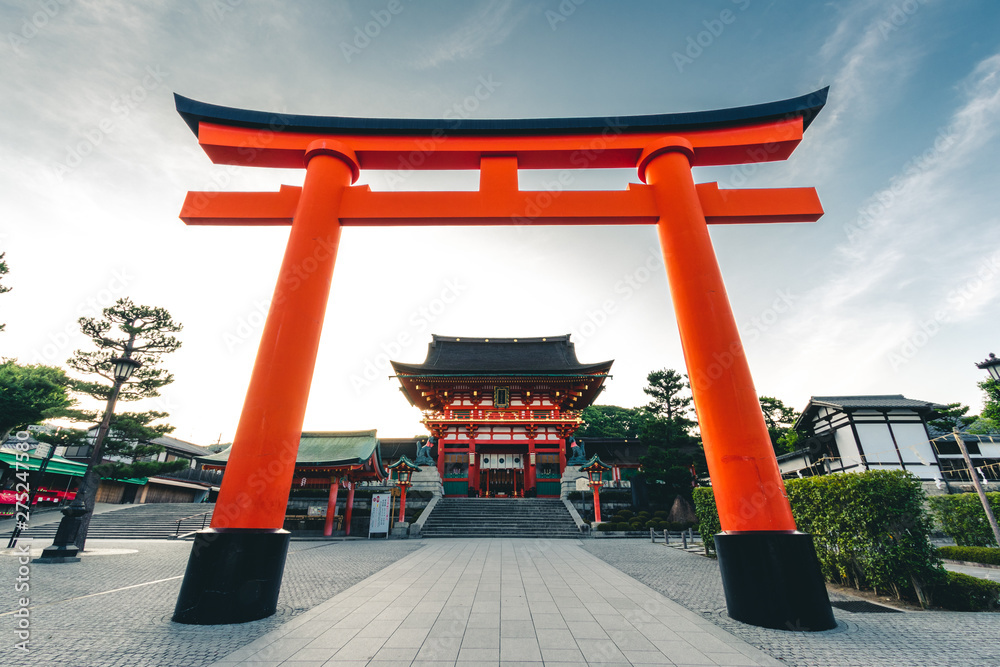 Fushimi Inari Shrine is an important Shinto shrine in southern Kyoto, Japan. It is famous for its thousands of vermilion torii gates, which straddle a network of trails behind its main buildings - obrazy, fototapety, plakaty 