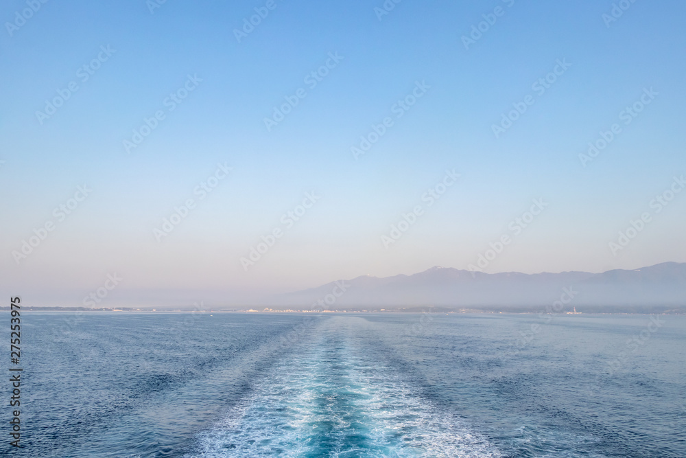朝もやの航跡 朝もやの航跡