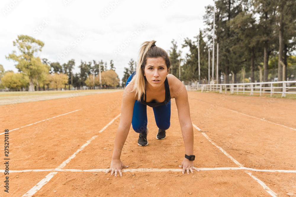 Runner woman in starting position Runner woman in starting position