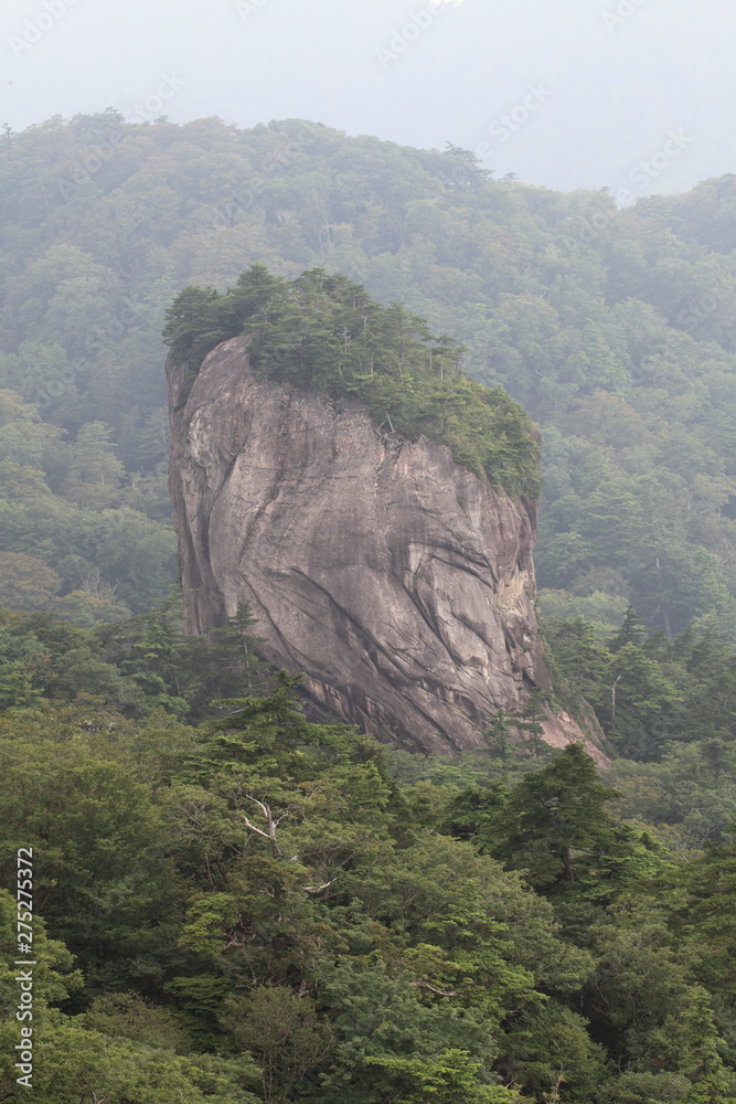 花崗岩の岩峰の織りなす風景