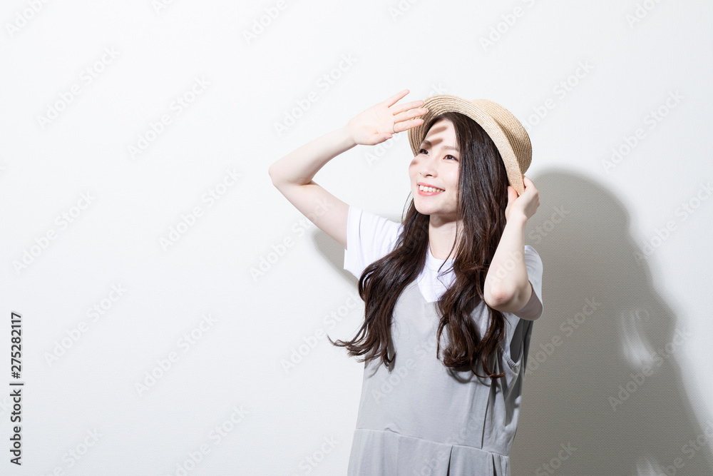 夏服を着た女性のポートレート