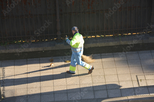 barrendero trabajando