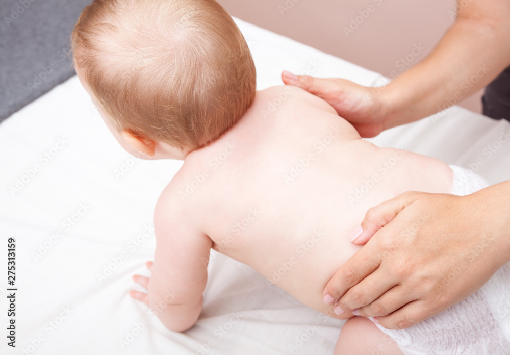 Φωτογραφία Little baby receiving chiropractic treatment of her back in a pediatric clinic