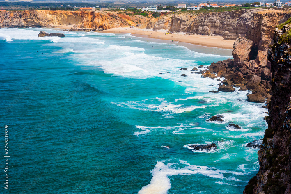 Obraz premium Portuguese coast, cliff into the Atlantic Ocean. Taken in Sagres