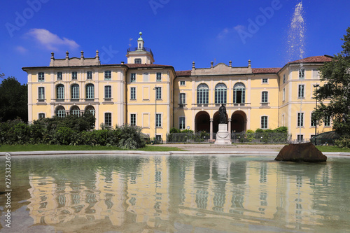 palazzo storico colore giallo a milano in italia, yellow historical palace in milan city in italy 