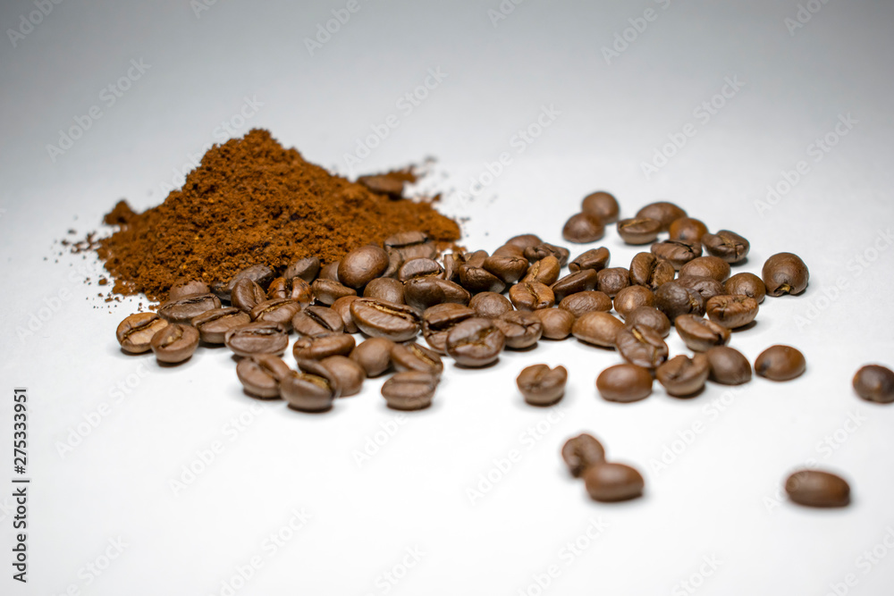 Obraz premium Mix of stunning coffee beans roasted by the most sophisticated technology.