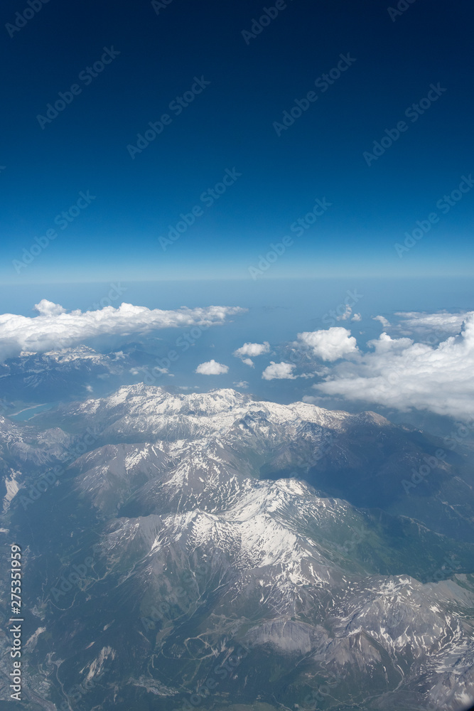 Blick auf die Alpen aus dem Flugzeug
