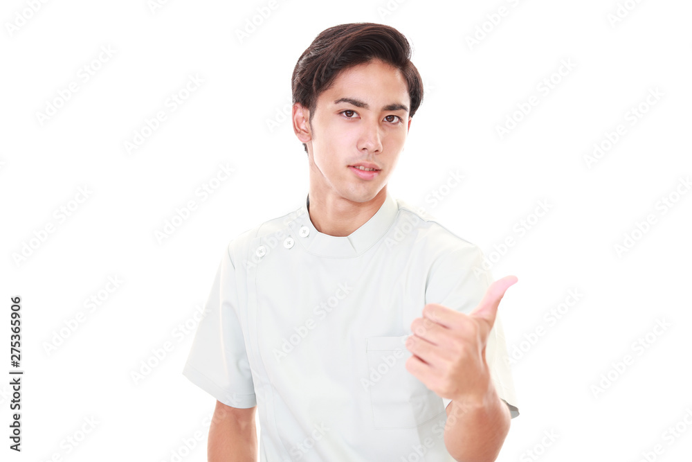 笑顔の男性看護師 笑顔の男性看護師
