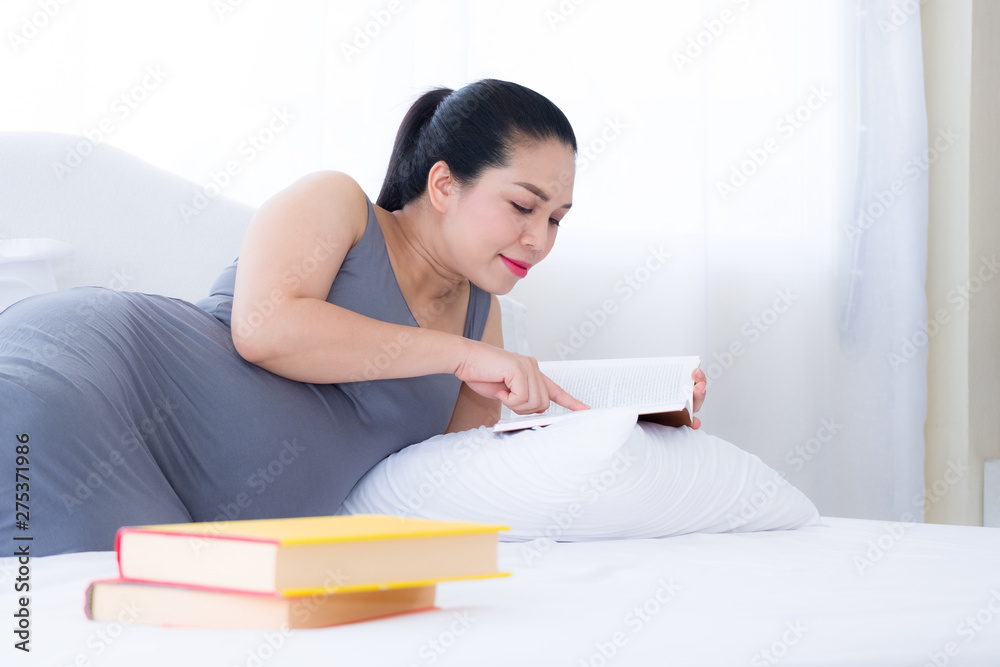 Pregnant woman reading a book on the. Mental health care and pregnancy. Pregnant woman reading a book on the. Mental health care and pregnancy.