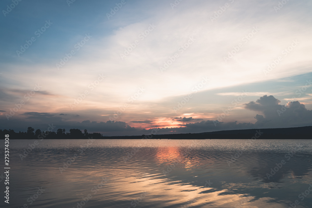 Obraz premium sunset over lake