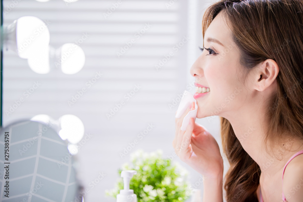 woman use cleansing cotton